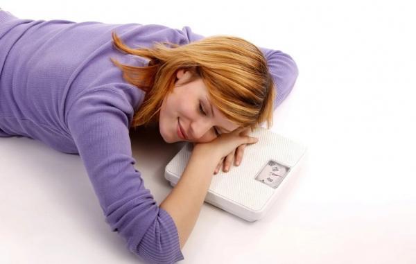 17 ترفند عجیب اما واقعی برای کاهش وزن در خواب