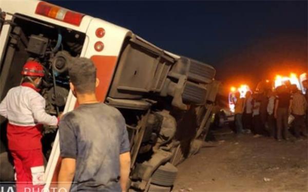 16 مصدوم بر اثر تصادف اتوبوس با پراید در جاده سلفچگان-قم