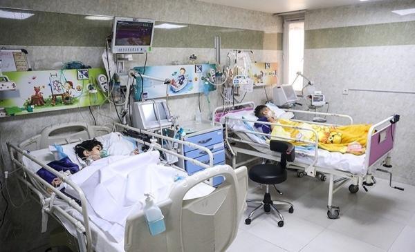 چادرخوابی همراهان بیماران بیمارستان بچه ها تهران