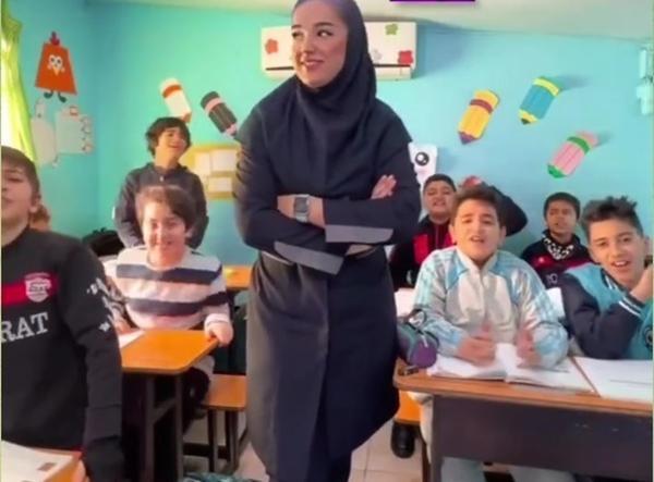 واکنش آذری جهرمی به اخراج معلمی به علت پخش موسیقی